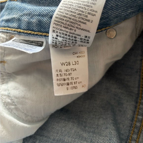 Premium Levi’s Dad Jeans in Light Wash - Picture 8 of 9